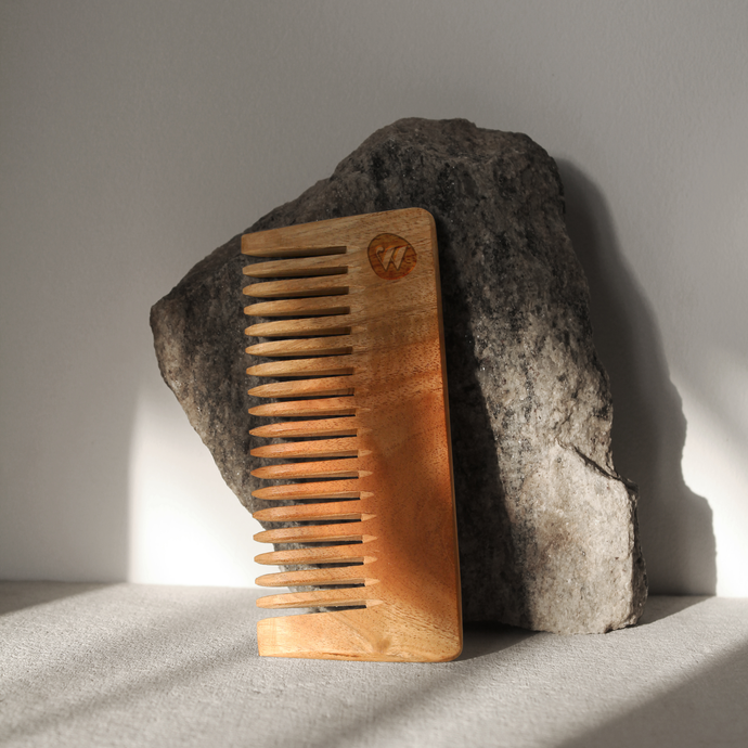 Plastic Comb vs Wooden Comb, is there really a difference?